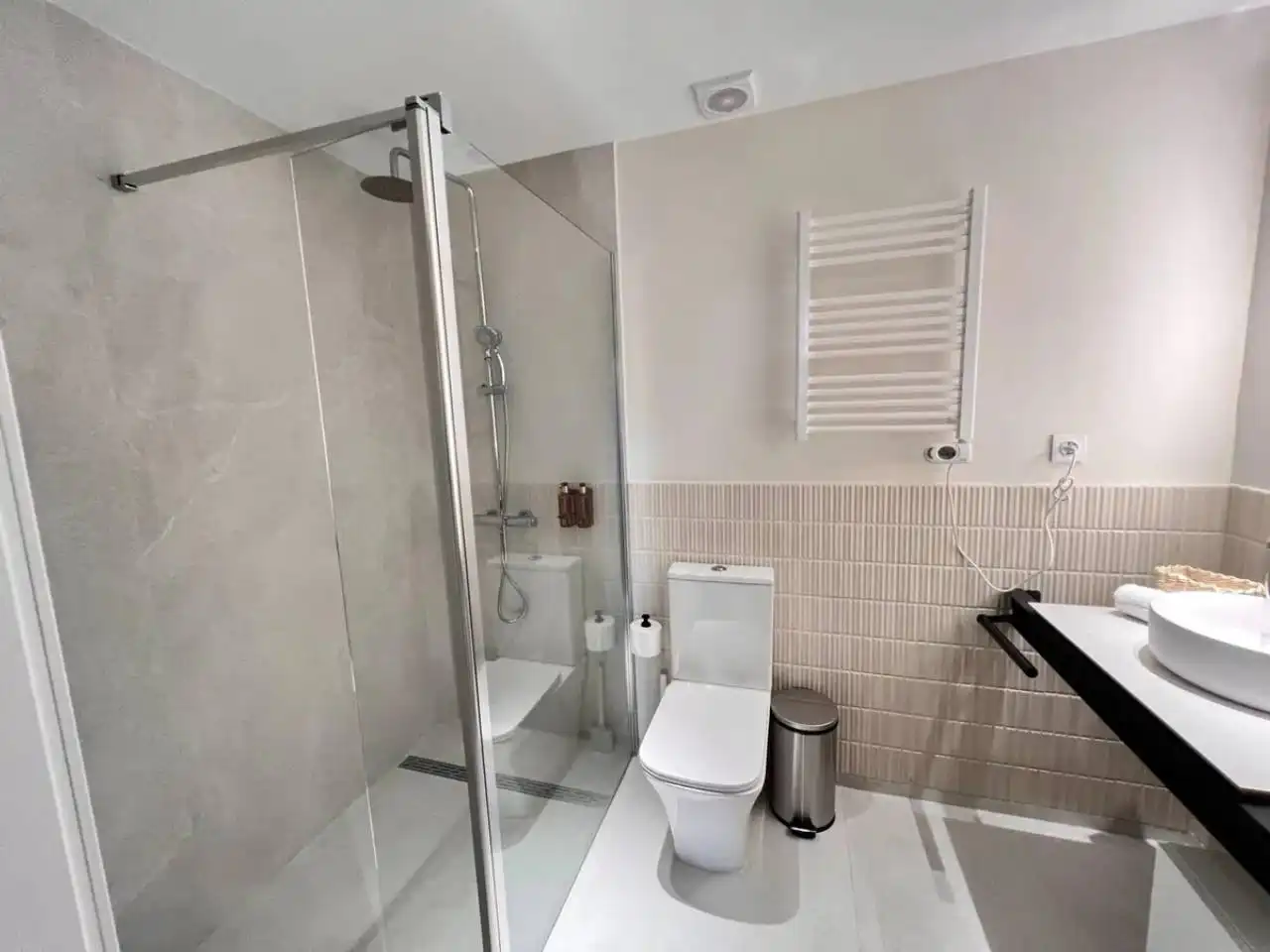 Badezimmer von Wohnung zum Verkauf in L'Hospitalet de Llobregat mit Klimaanlage, Heizung und Parkett