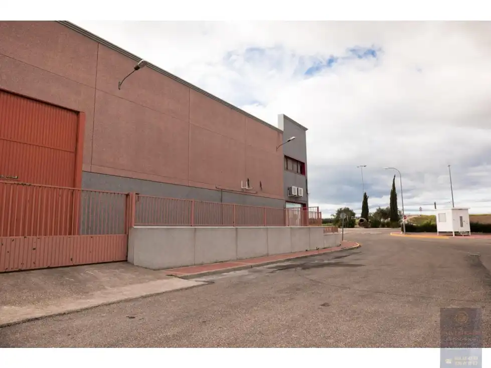 Außenansicht von Fabrikhallen zum Verkauf in Santa Cruz del Retamar