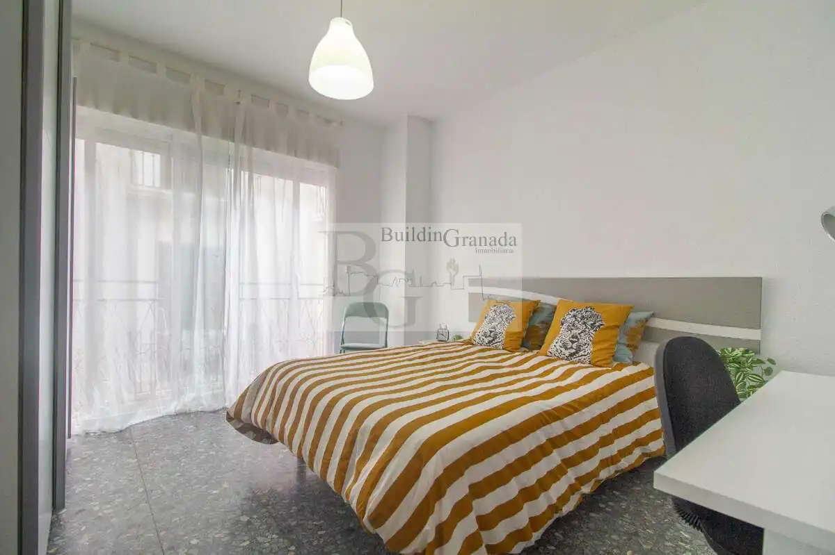 Habitación de Piso de alquiler en Granada con Calefacción, Terraza y Amueblado