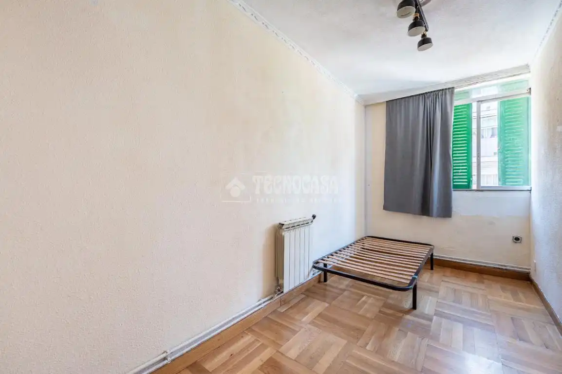 Habitación de Piso en venta en Madrid con Calefacción y Trastero