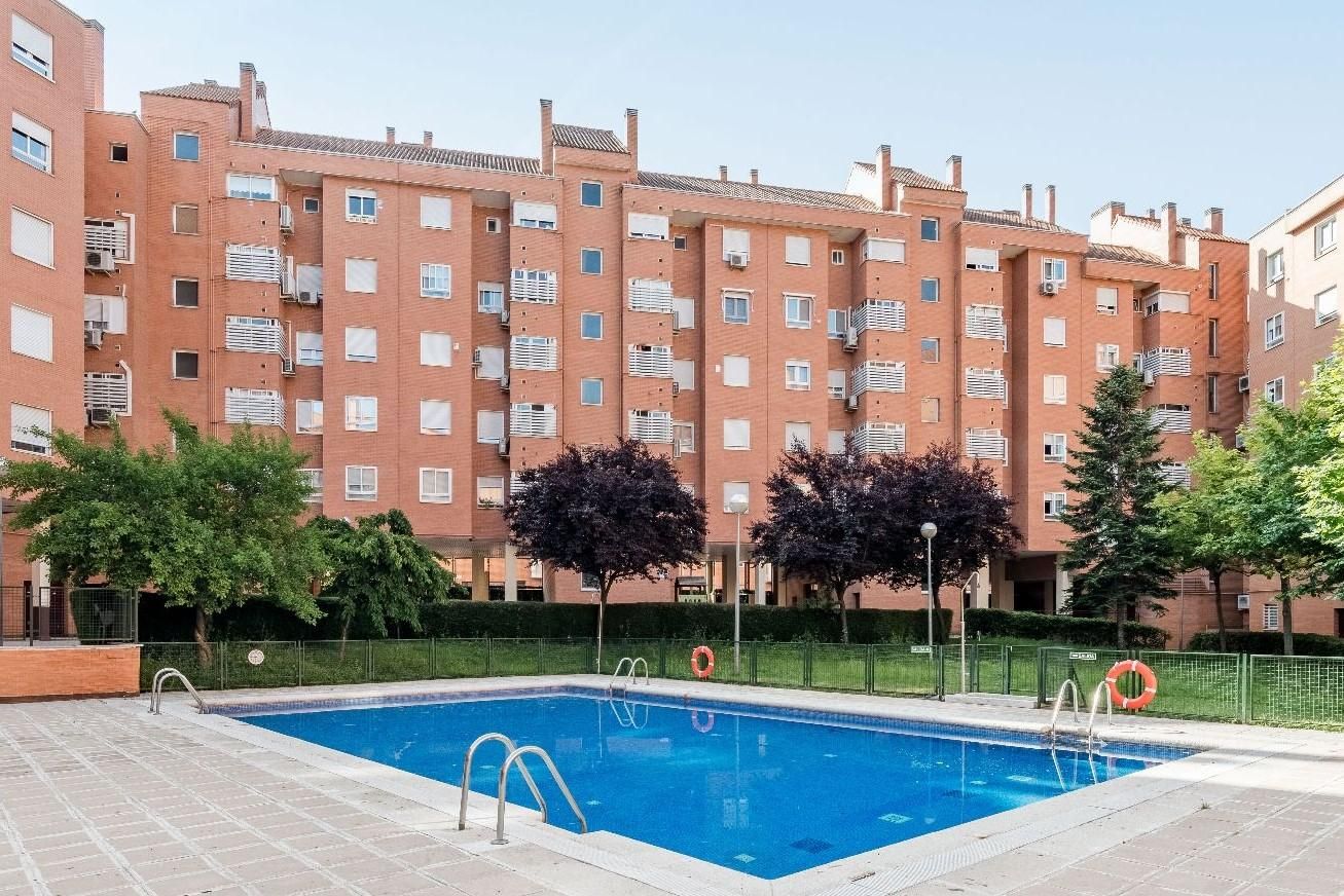 Piscina de Pis en venda en  Madrid Capital amb Aire condicionat, Calefacció i Parquet