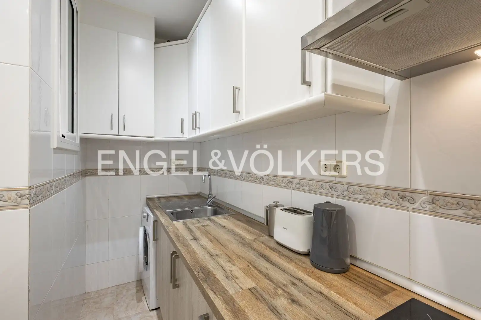 Küche von Wohnung zum Verkauf in Barcelona mit Klimaanlage, Heizung und Terrasse