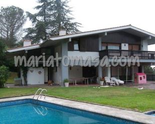 Vista exterior de Casa o xalet en venda en Laukiz amb Terrassa i Piscina