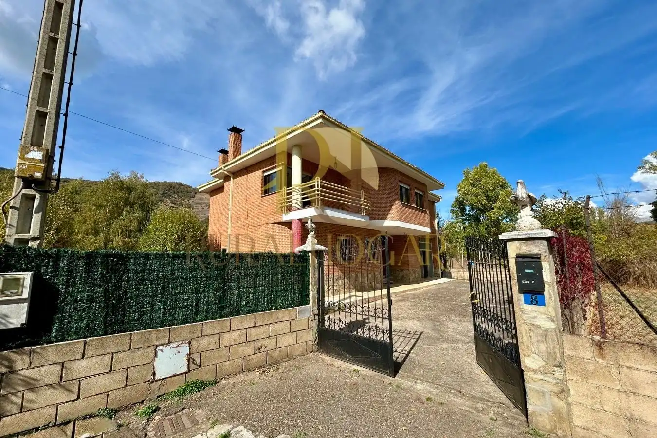 Vista exterior de Casa o chalet en venta en Matallana de Torío con Terraza