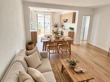 Flat with balcony for sale in Carrer del Duc de Mandas