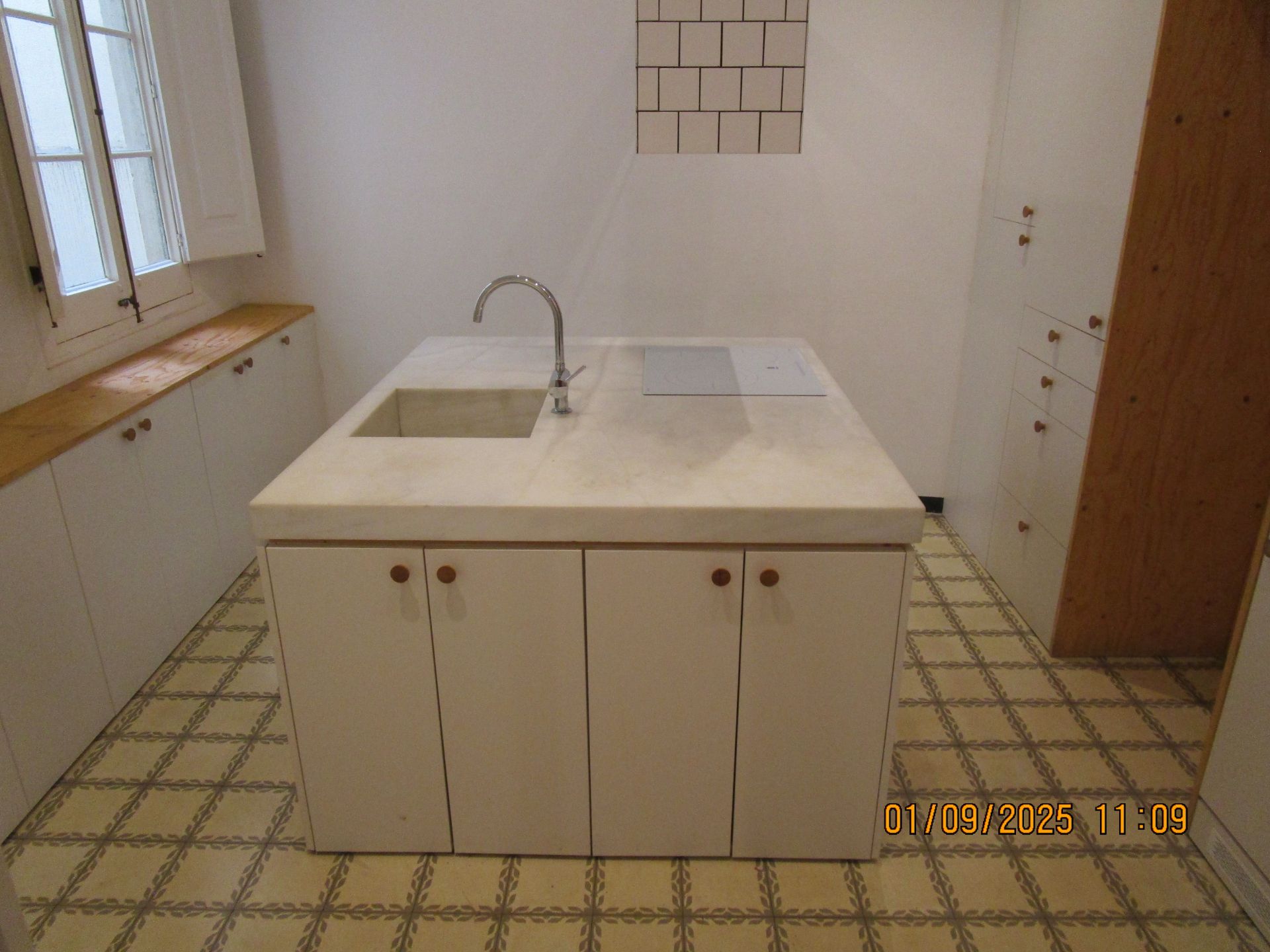 Cocina de Piso de alquiler en  Barcelona Capital con Horno, Microondas y Alarma