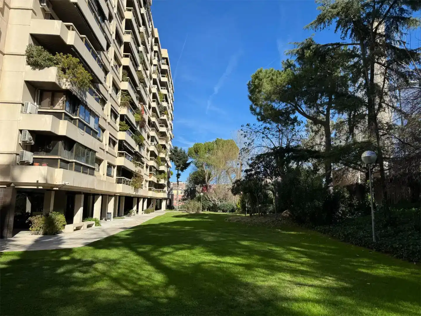 Vista exterior de Piso de alquiler en Madrid con Aire acondicionado, Jardín privado y Parquet