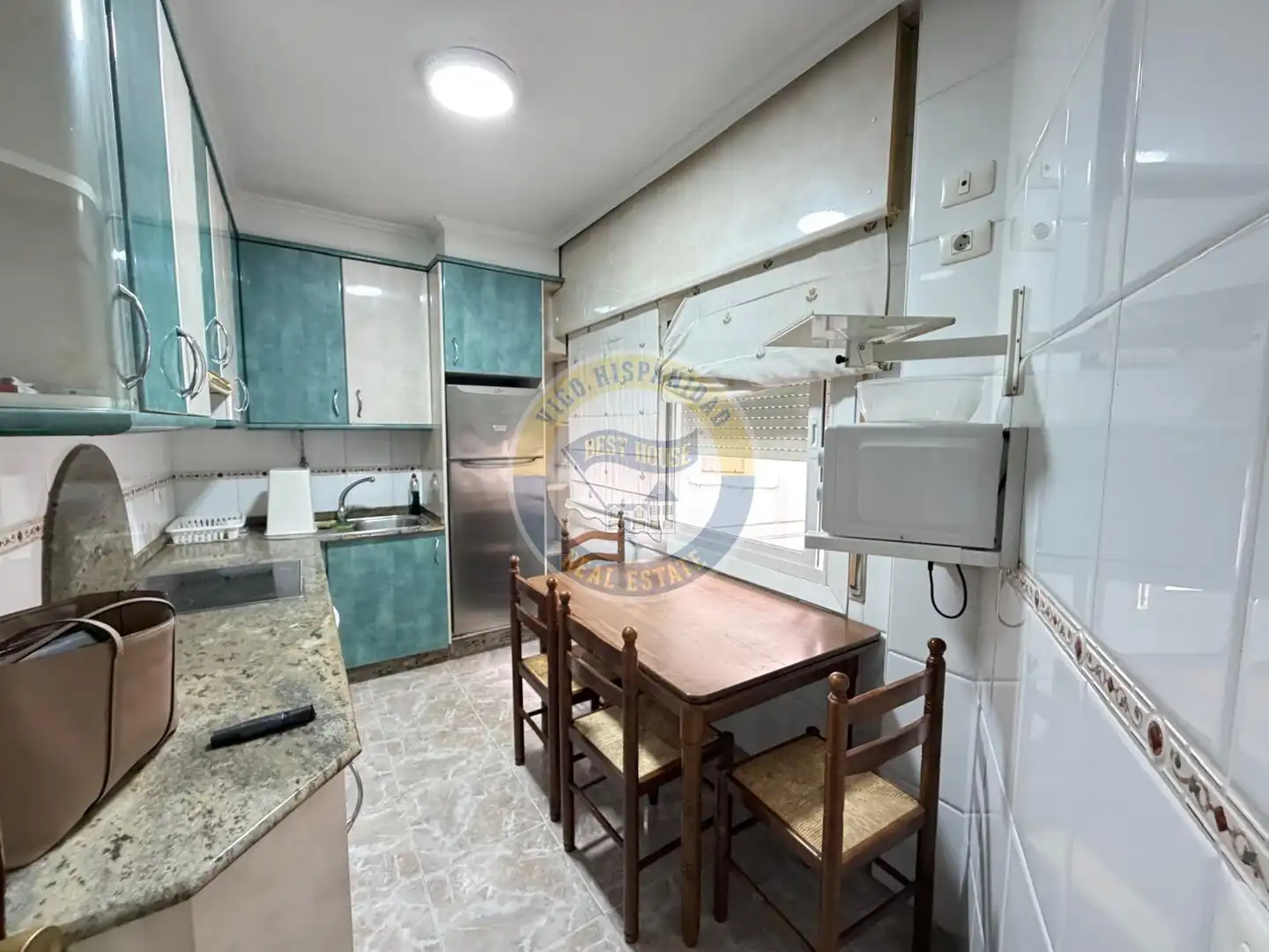 Cocina de Piso de alquiler en Vigo  con Calefacción, Parquet y Amueblado