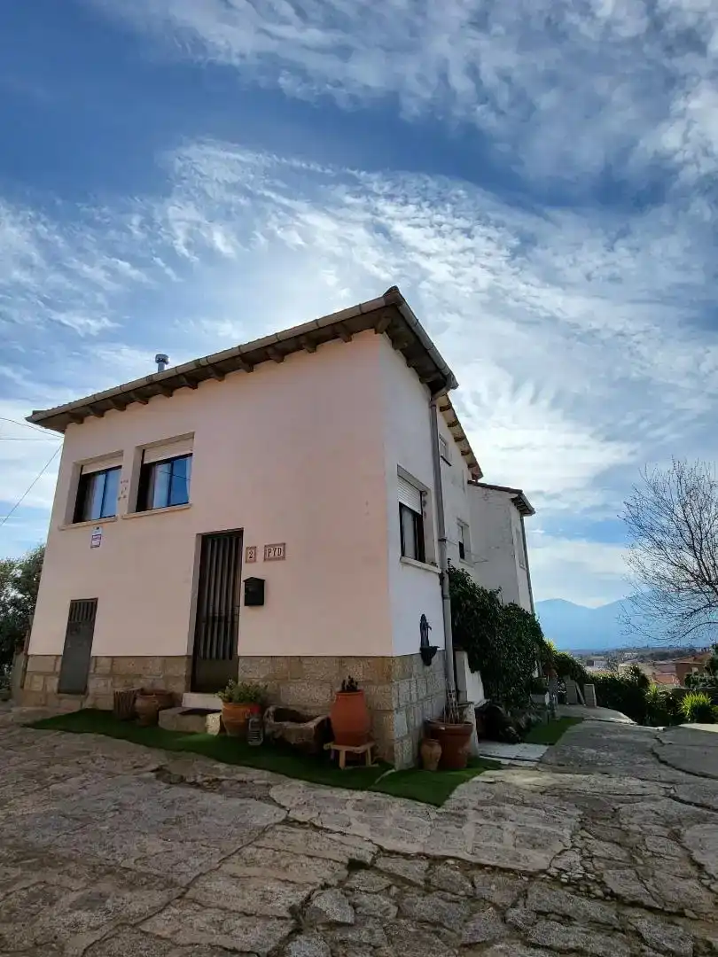 Vista exterior de Planta baixa en venda en Navalmoral amb Jardí privat, Forn i Rentadora