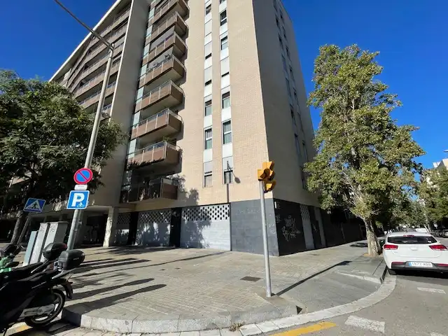 Local en venda a Avinguda d'Eduard Maristany, El Besós i el Maresme