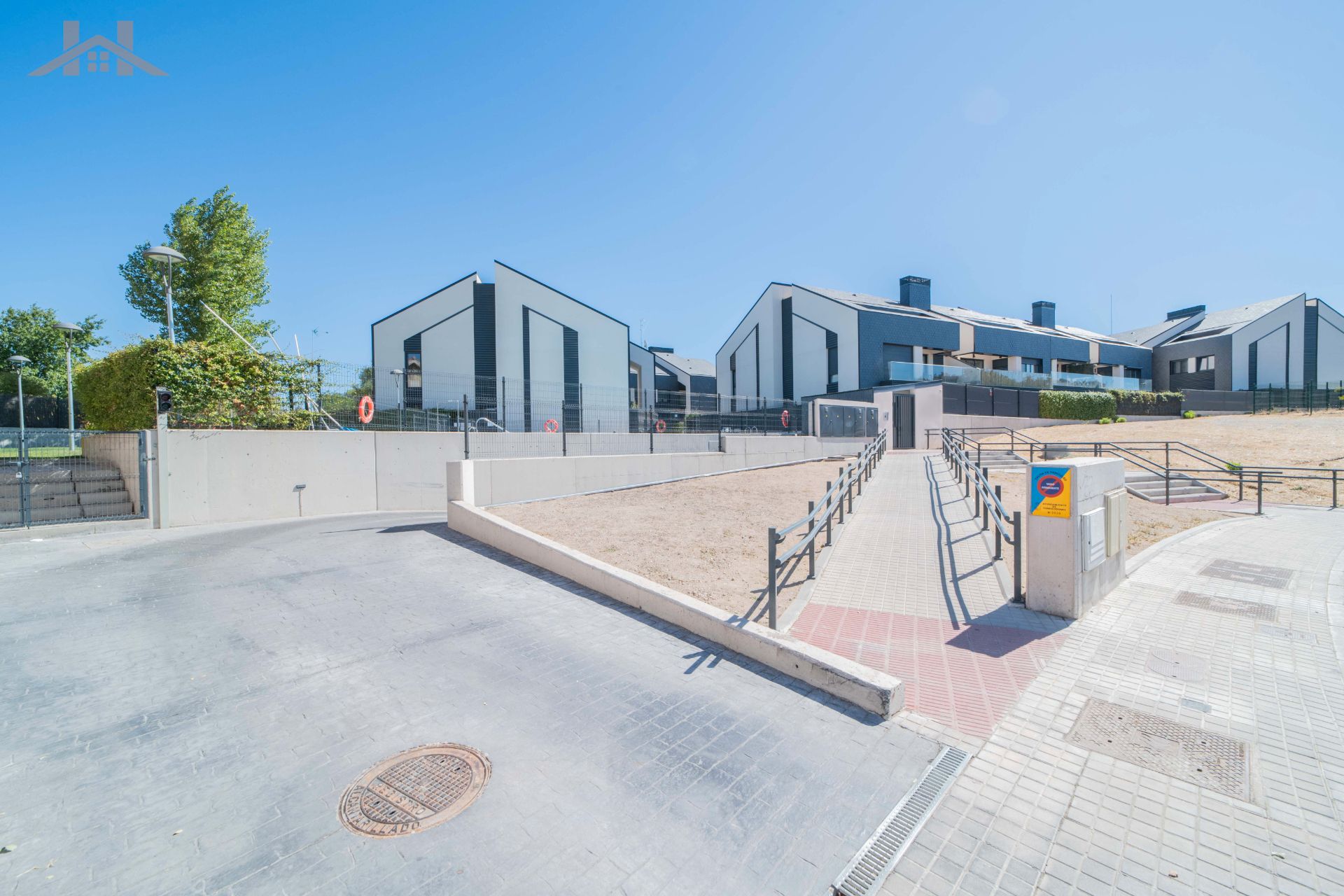 Vista exterior de Dúplex en venda en Torrelodones amb Aire condicionat, Calefacció i Terrassa