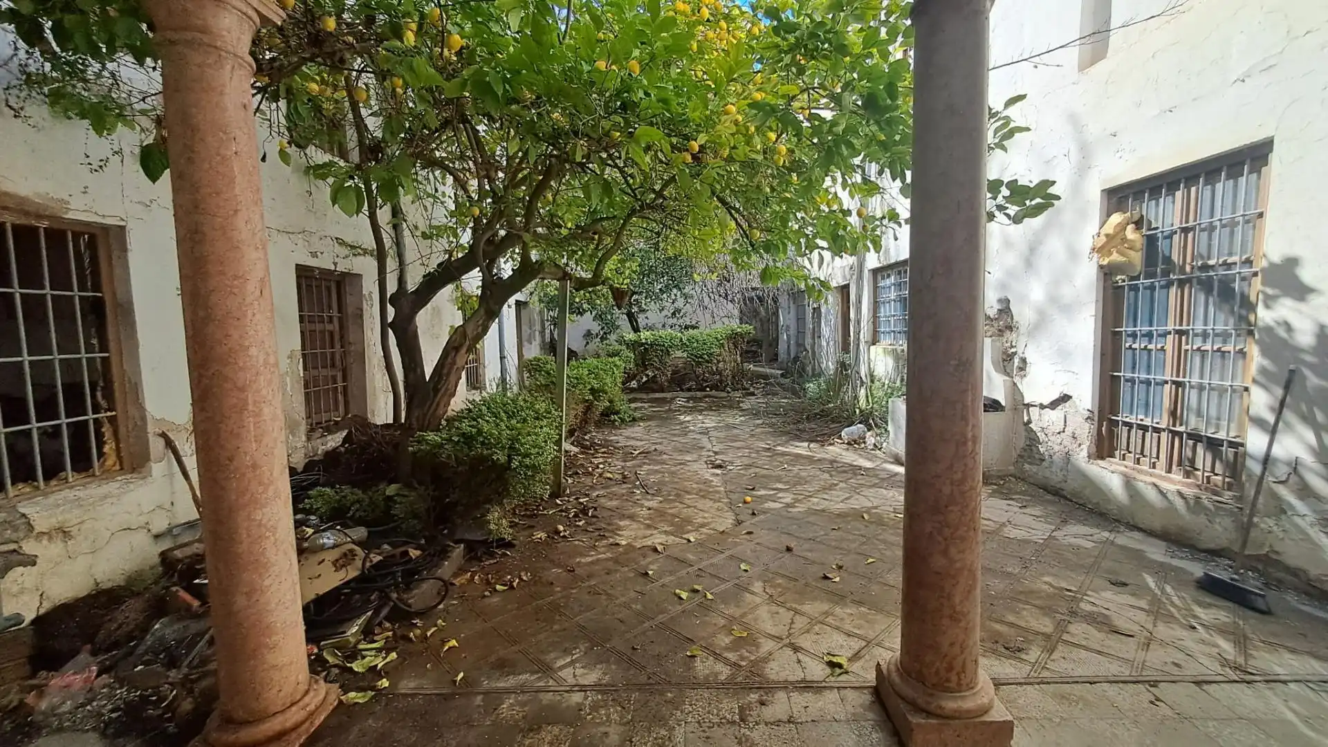 Vista exterior de Casa adosada en venda en Loja amb Terrassa