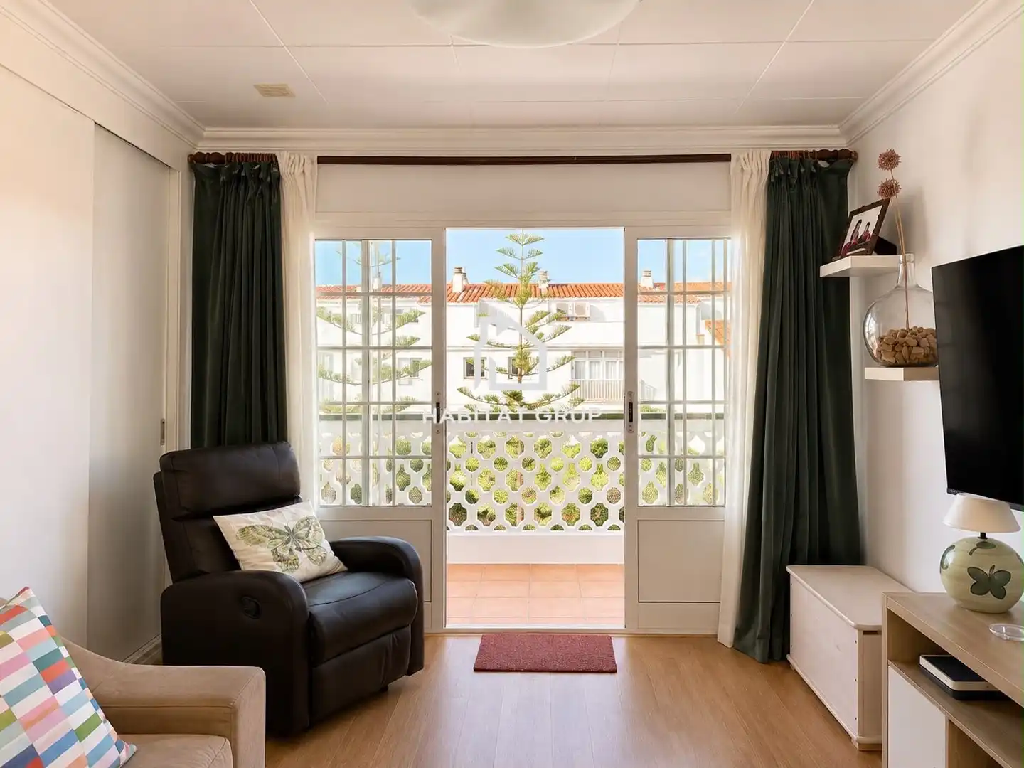 Living room of Flat for sale in Es Castell  with Air Conditioner and Terrace