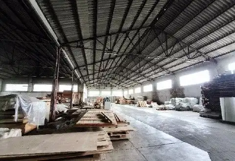 Vista exterior de Nau industrial en venda en Hacinas