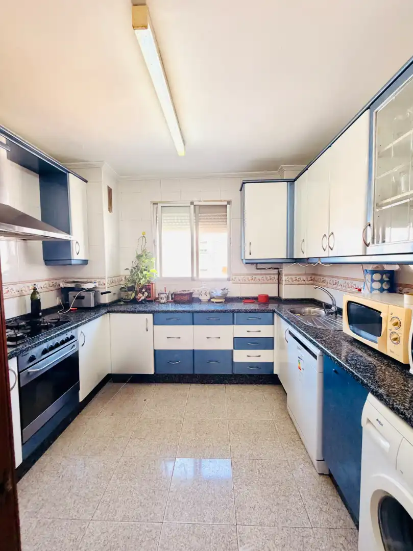 Kitchen of Flat for sale in Sevilla  with Air Conditioner and Terrace