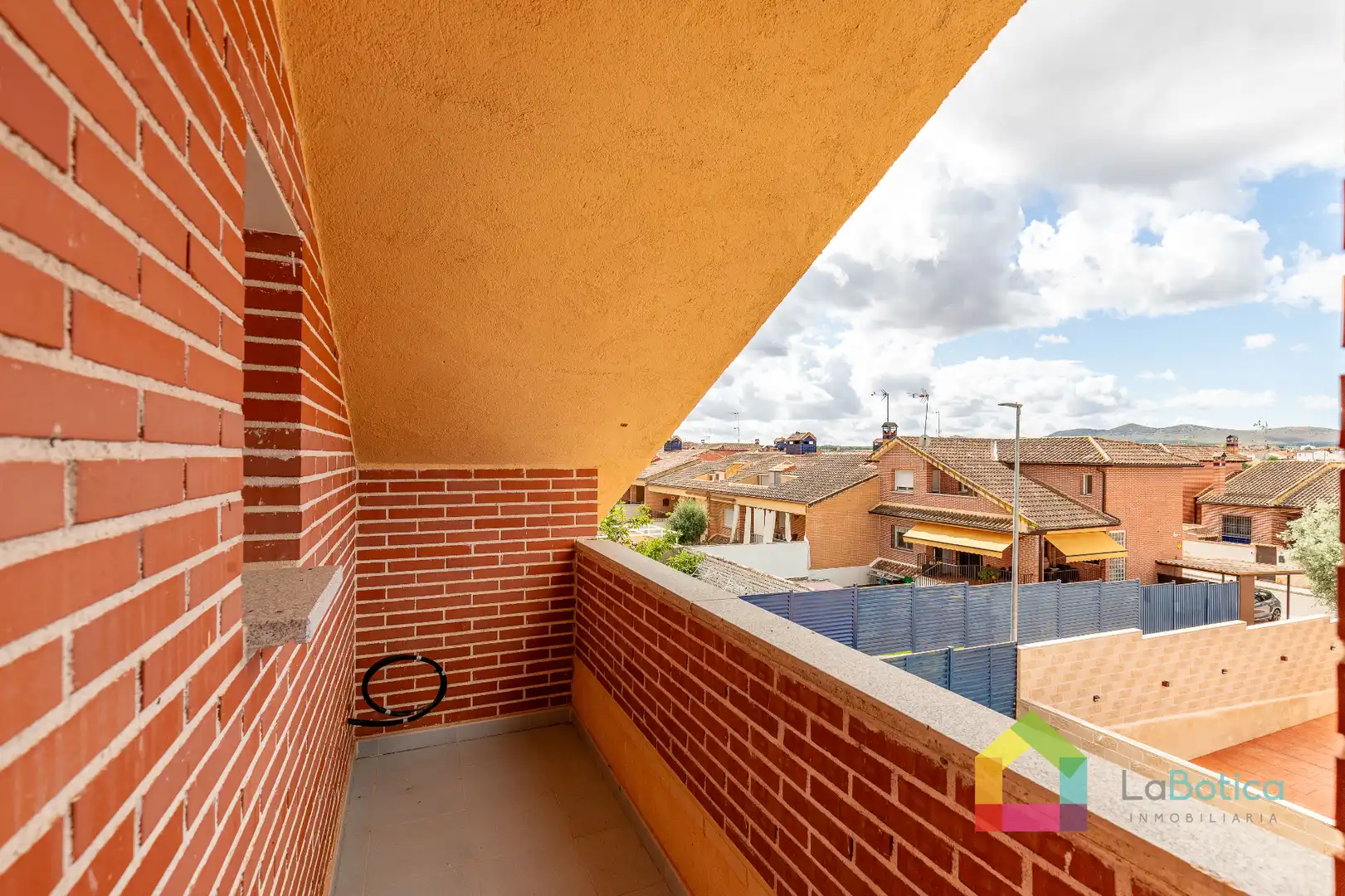 Terraza de Casa adosada en venta en Burguillos de Toledo con Calefacción, Jardín privado y Terraza