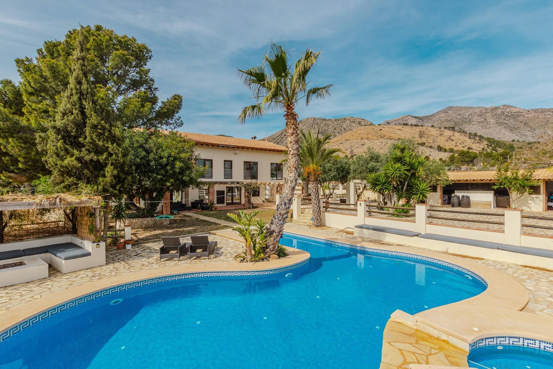 Vista exterior de Finca rústica en venda en Aigües amb Calefacció, Jardí privat i Terrassa