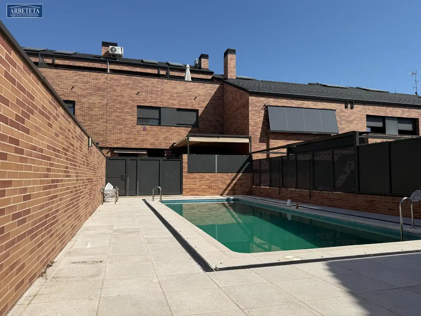 Casa adosada en venta en Urb. Belvalle