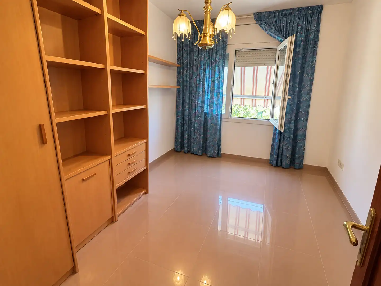 Habitación de Piso de alquiler en El Masnou con Aire acondicionado, Calefacción y Amueblado