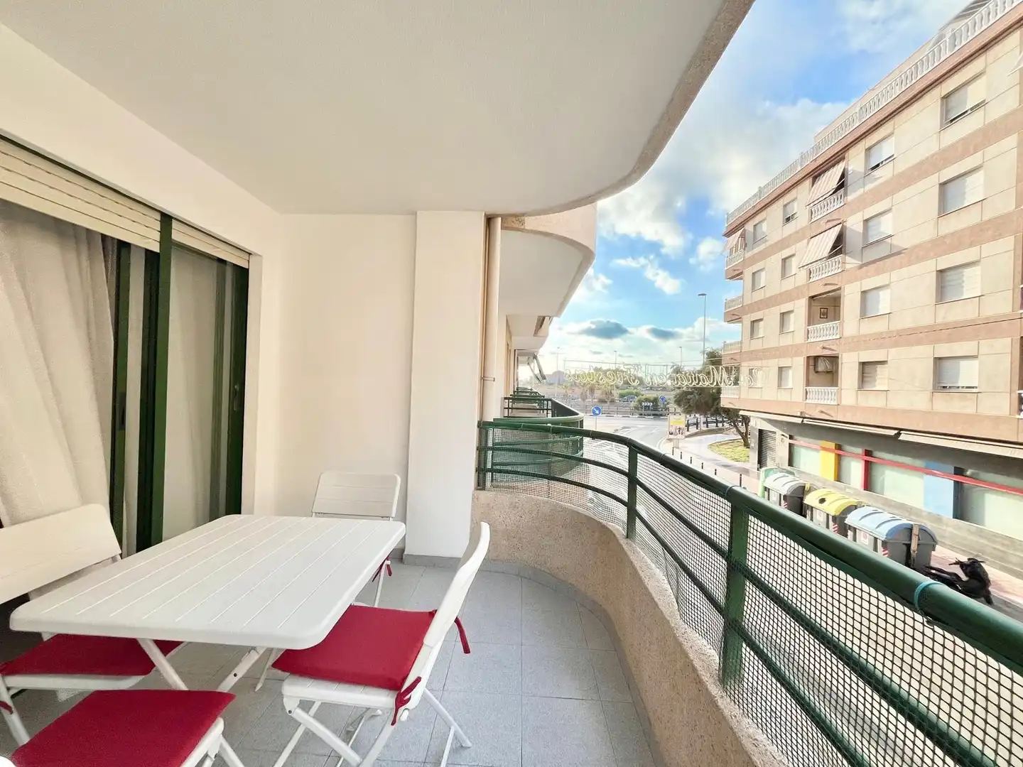 Appartement compact avec ascenseur à louer à La Mata