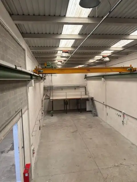 Fabrikhallen zur Miete in Loiu