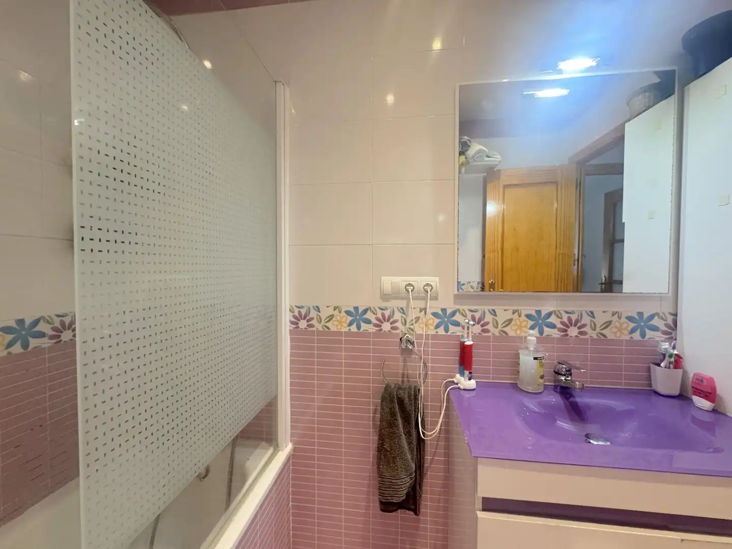 Badezimmer von Wohnung zum Verkauf in Candeleda mit Klimaanlage und Heizung