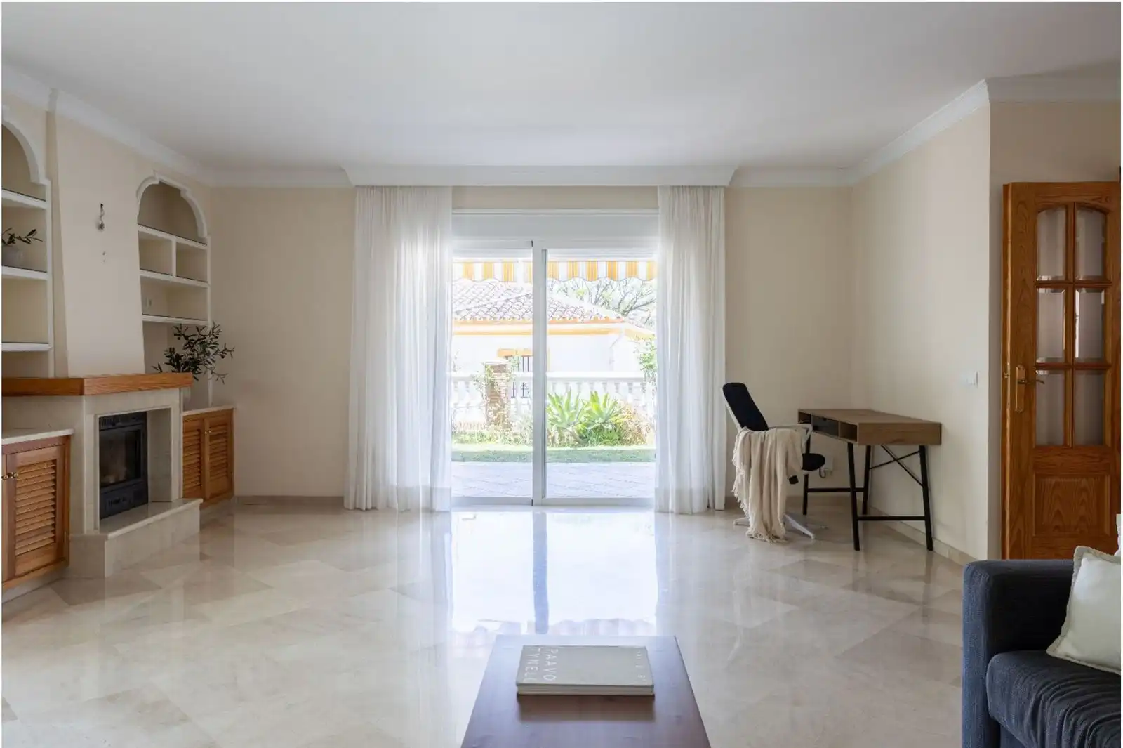 Sala de estar de Casa o chalet en venta en Marbella con Aire acondicionado, Terraza y Trastero