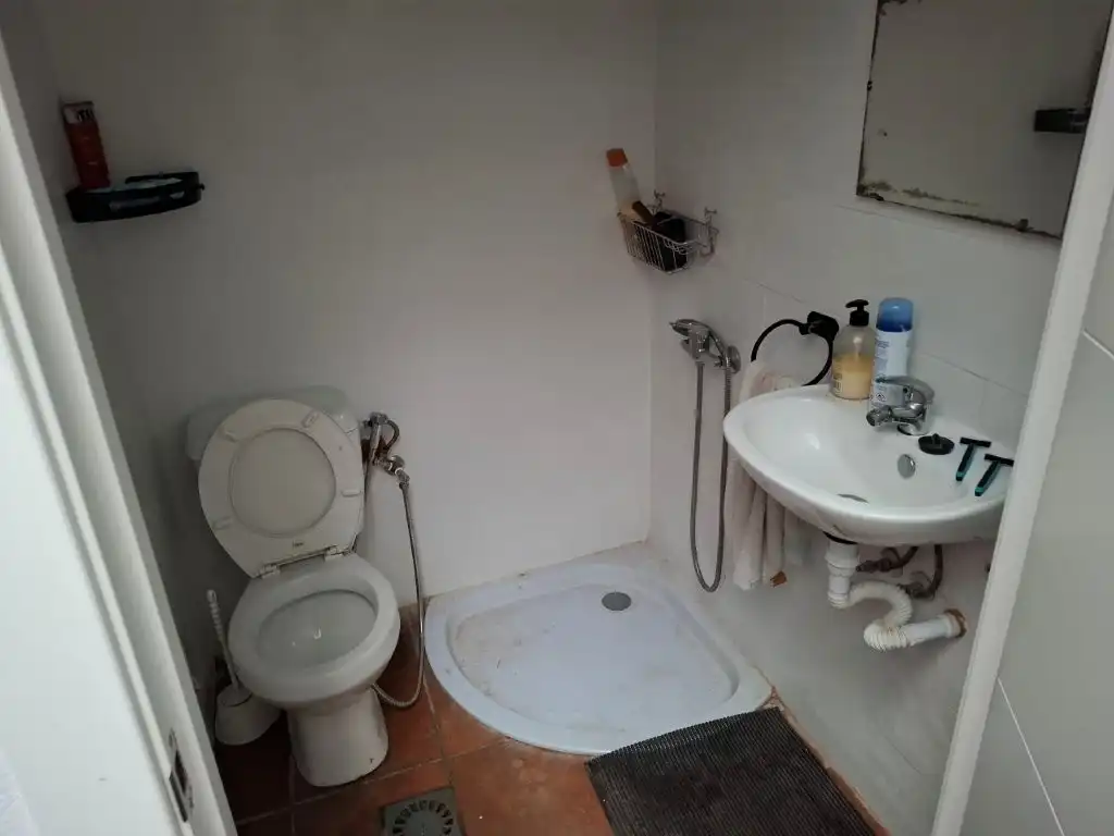 Badezimmer von Einfamilien-Reihenhaus zum Verkauf in Viveiro mit Terrasse, Abstellraum und Möbliert