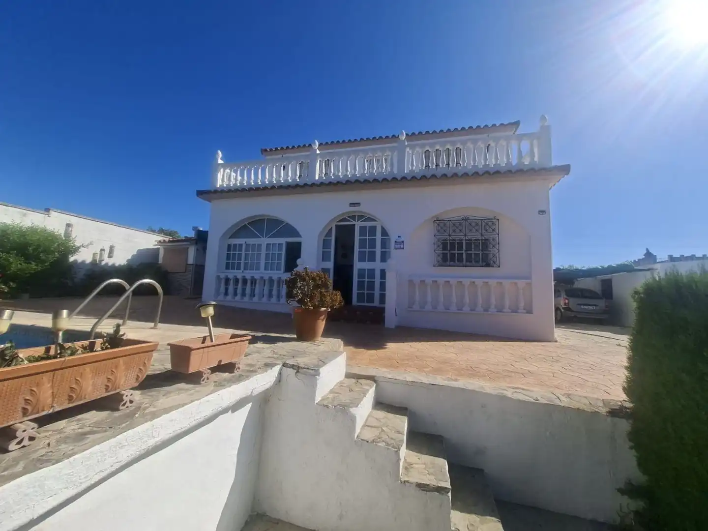 Vista exterior de Casa o xalet en venda en San Roque amb Aire condicionat, Calefacció i Jardí privat