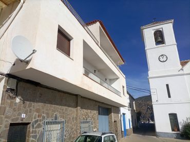 Casa amb balcó en venda a Cuesta de la Iglesia 7
