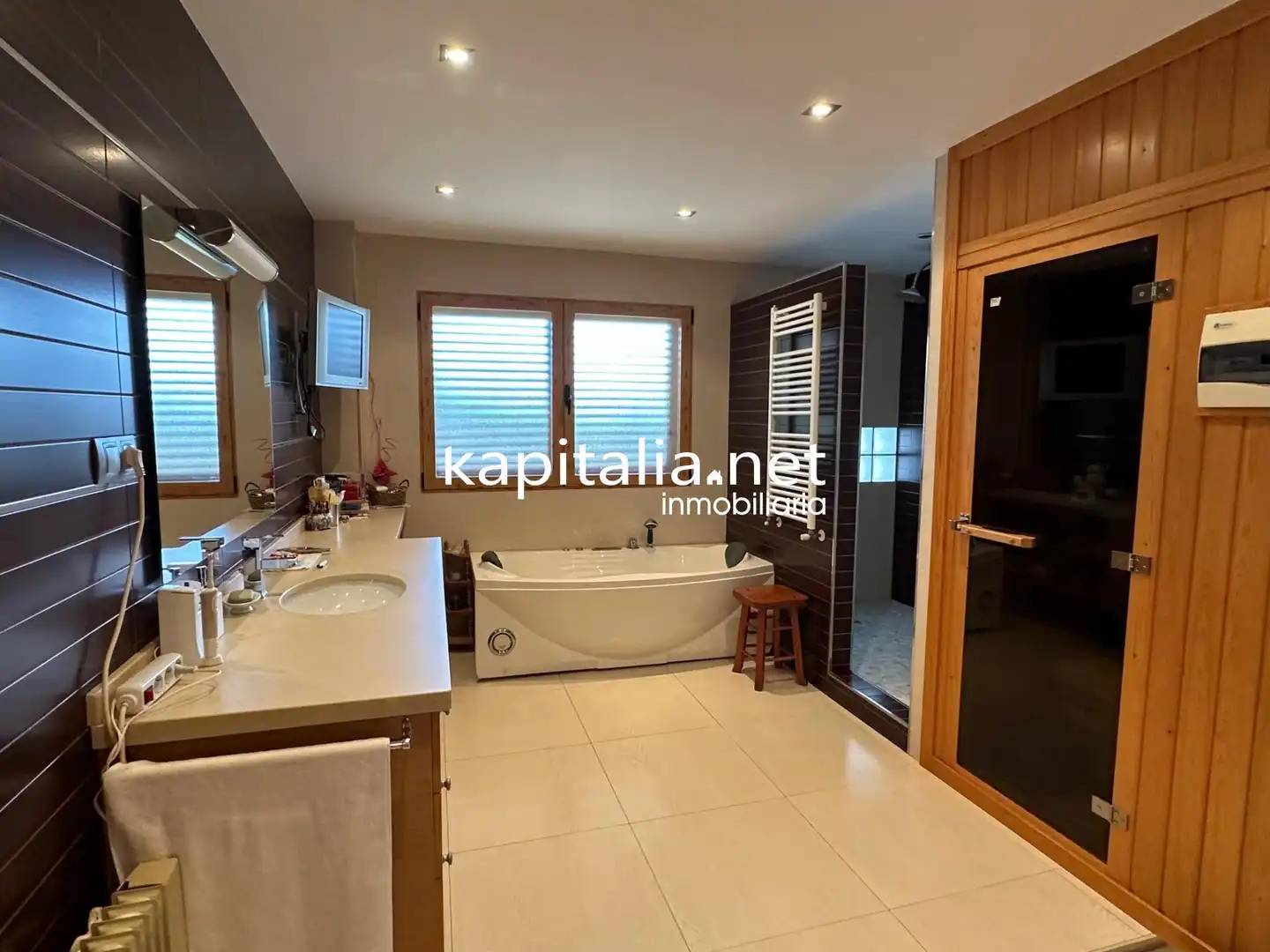 Bathroom of Houses for sale in Alcoy / Alcoi  with Air Conditioner, Private garden and Terrace