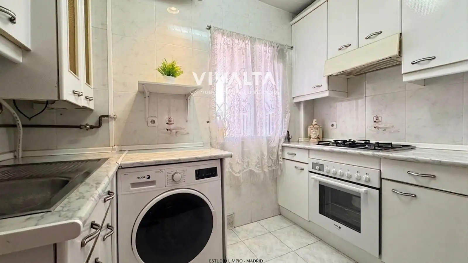 Kitchen of Flat for sale in Madrid  with Air Conditioner, Heating and Storage room
