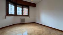 Living room of Flat for sale in  Logroño  with Air Conditioner, Heating and Parquet flooring