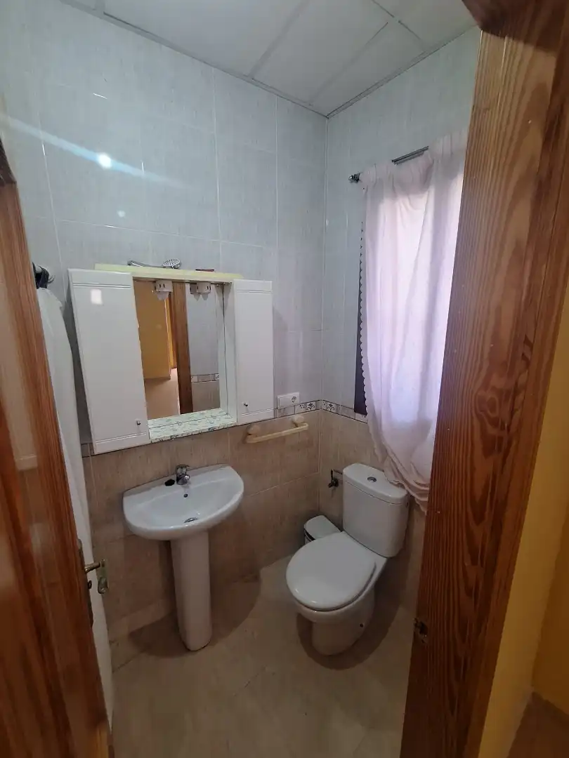 Badezimmer von Wohnung zum Verkauf in Dalías mit Ofen