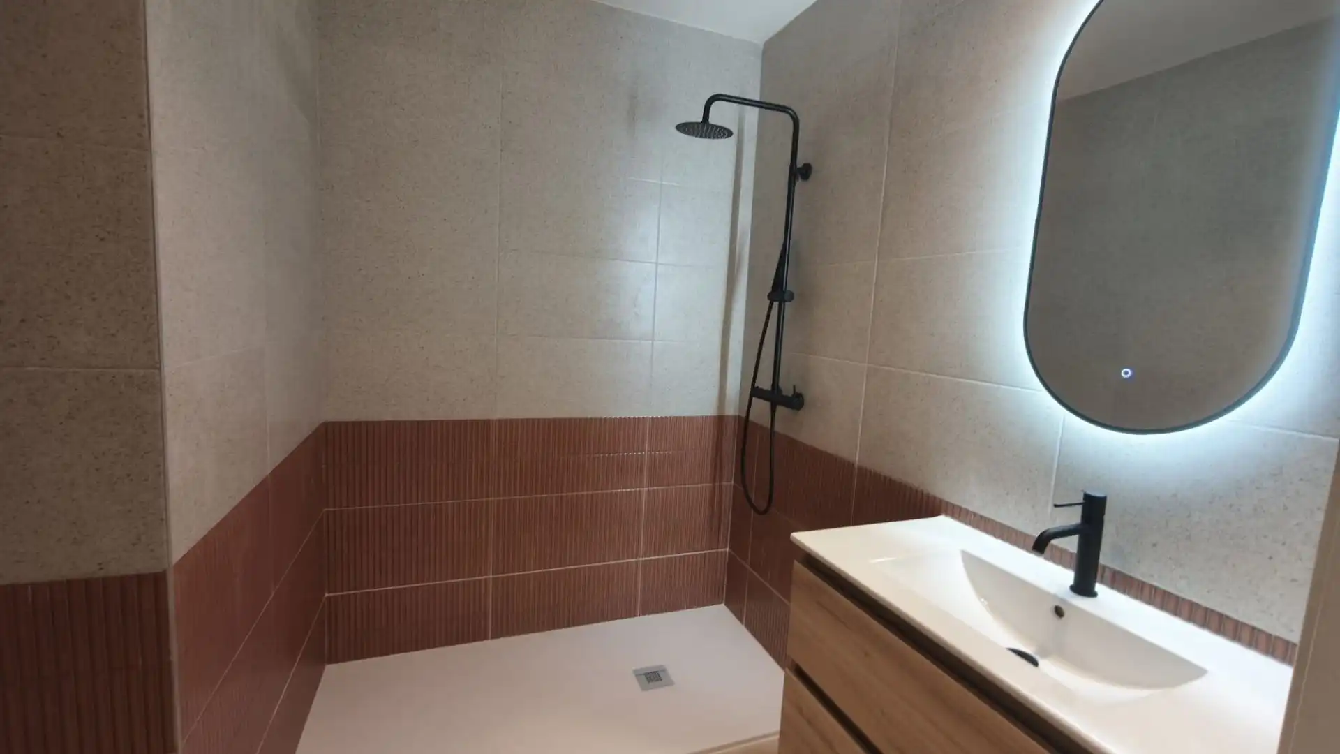 Bathroom of Flat for sale in Málaga  with Terrace