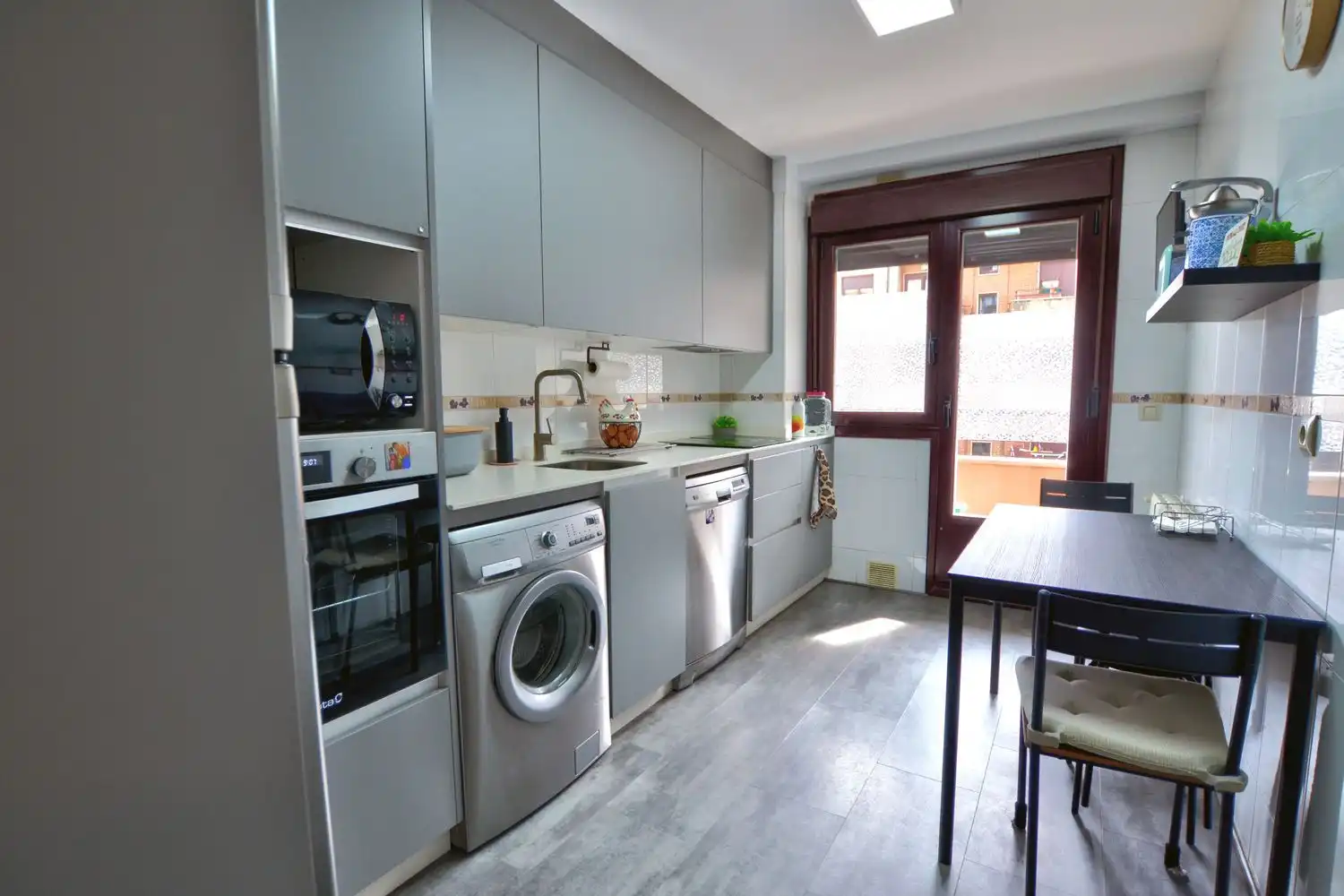 Cocina de Piso en venta en Oviedo  con Aire acondicionado, Calefacción y Jardín privado