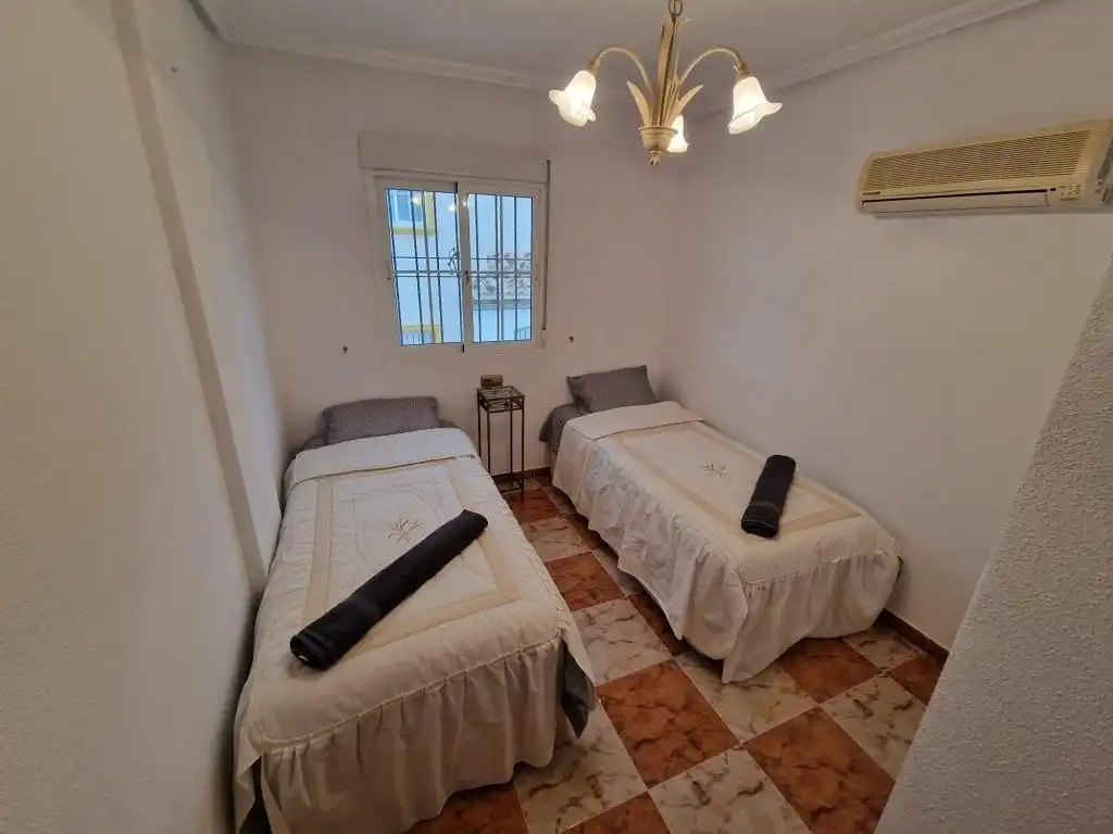 Dormitori de Casa o xalet de lloguer en Orihuela amb Aire condicionat, Moblat i Jacuzzi