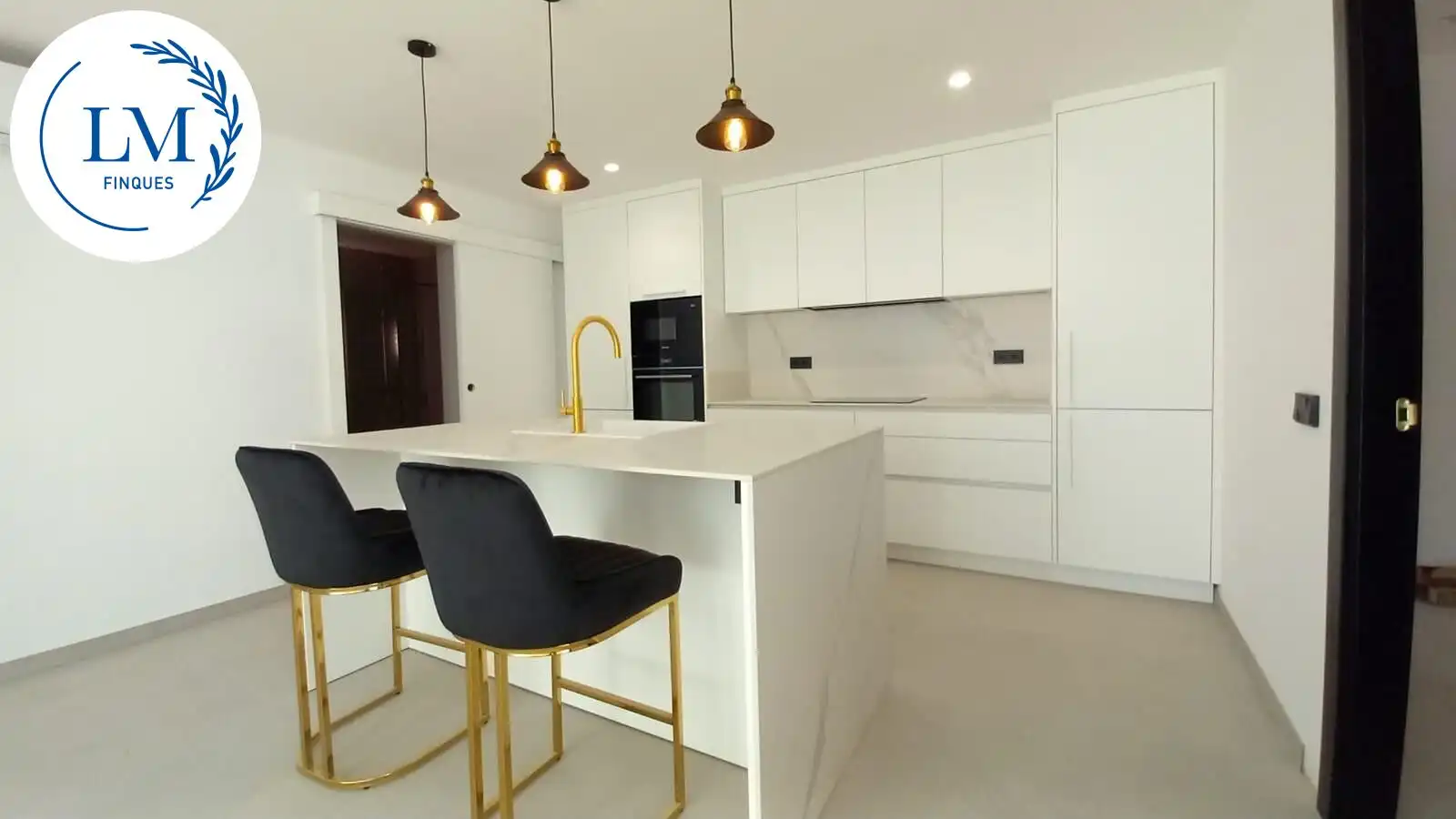 Ground floor for sale in Centre Vila