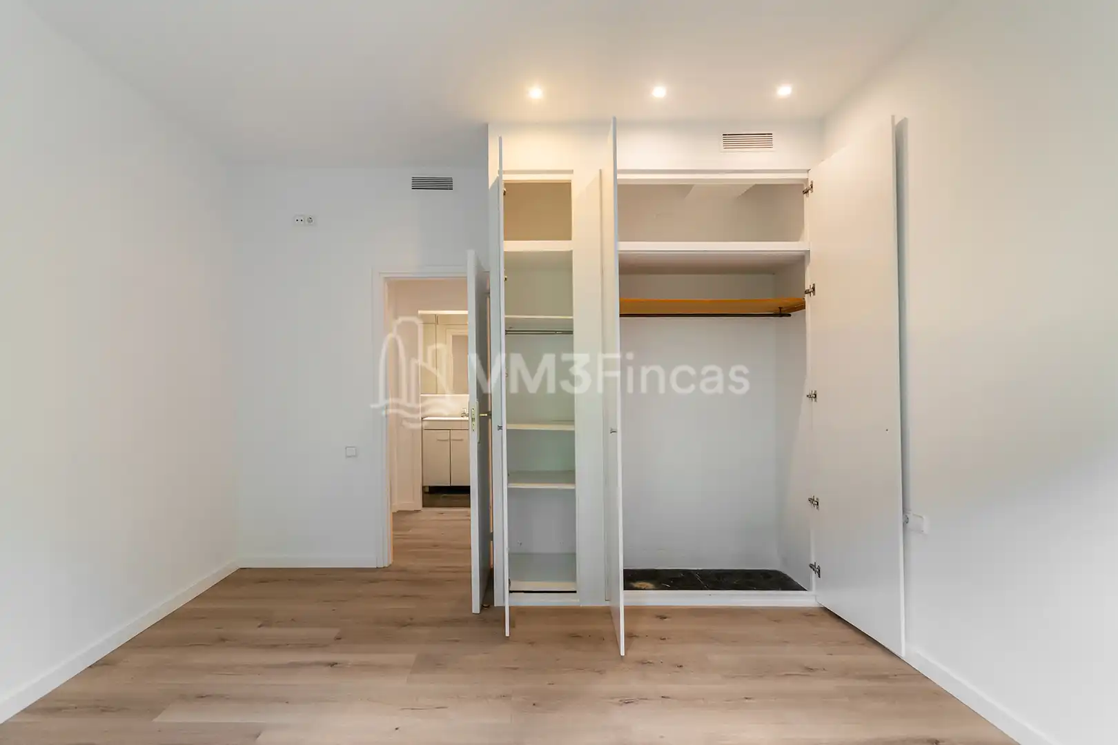 Schlafzimmer von Wohnung zur Miete in Barcelona mit Klimaanlage, Heizung und Parkett
