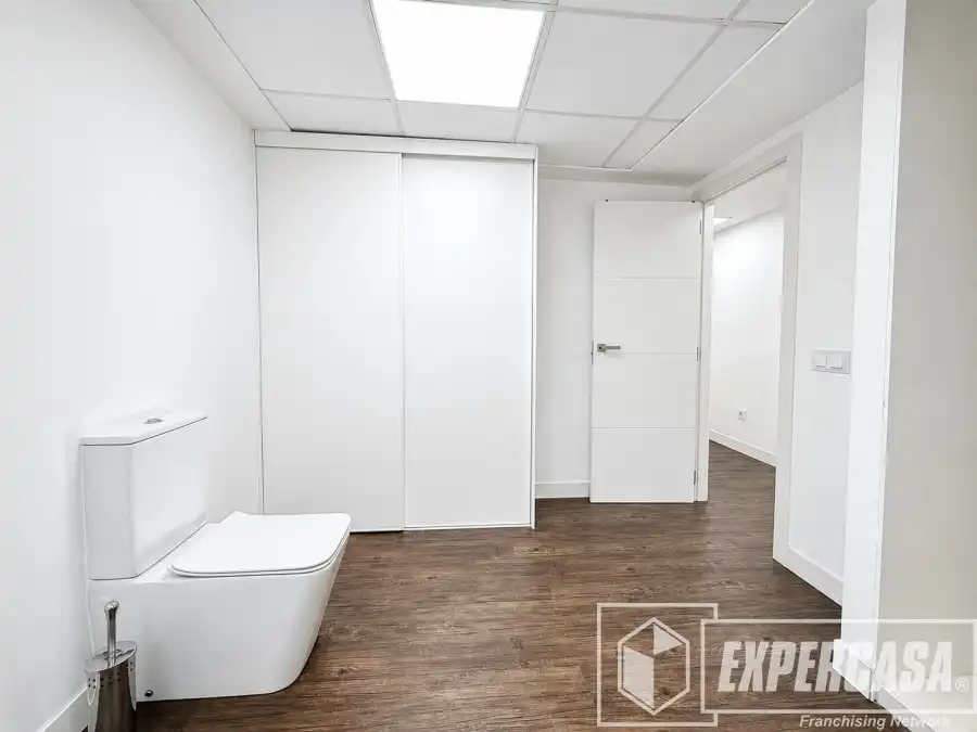 Bany de Casa o xalet en venda en Domeño amb Aire condicionat i Terrassa