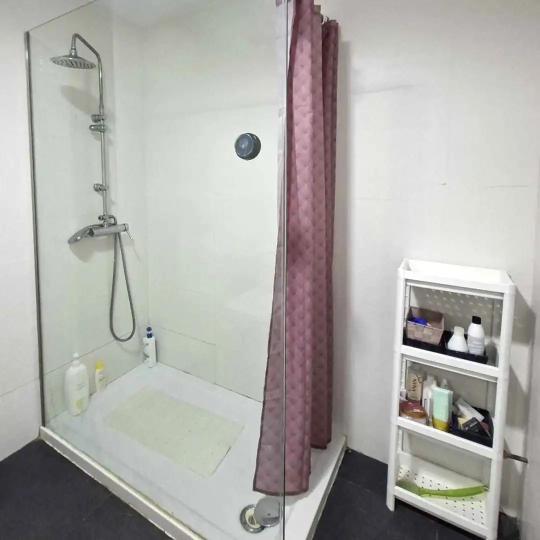 Bathroom of Flat for sale in  Pamplona / Iruña  with Heating, Parquet flooring and Oven