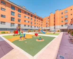 Vista exterior de Pis en venda en Pinto amb Calefacció, Terrassa i Traster