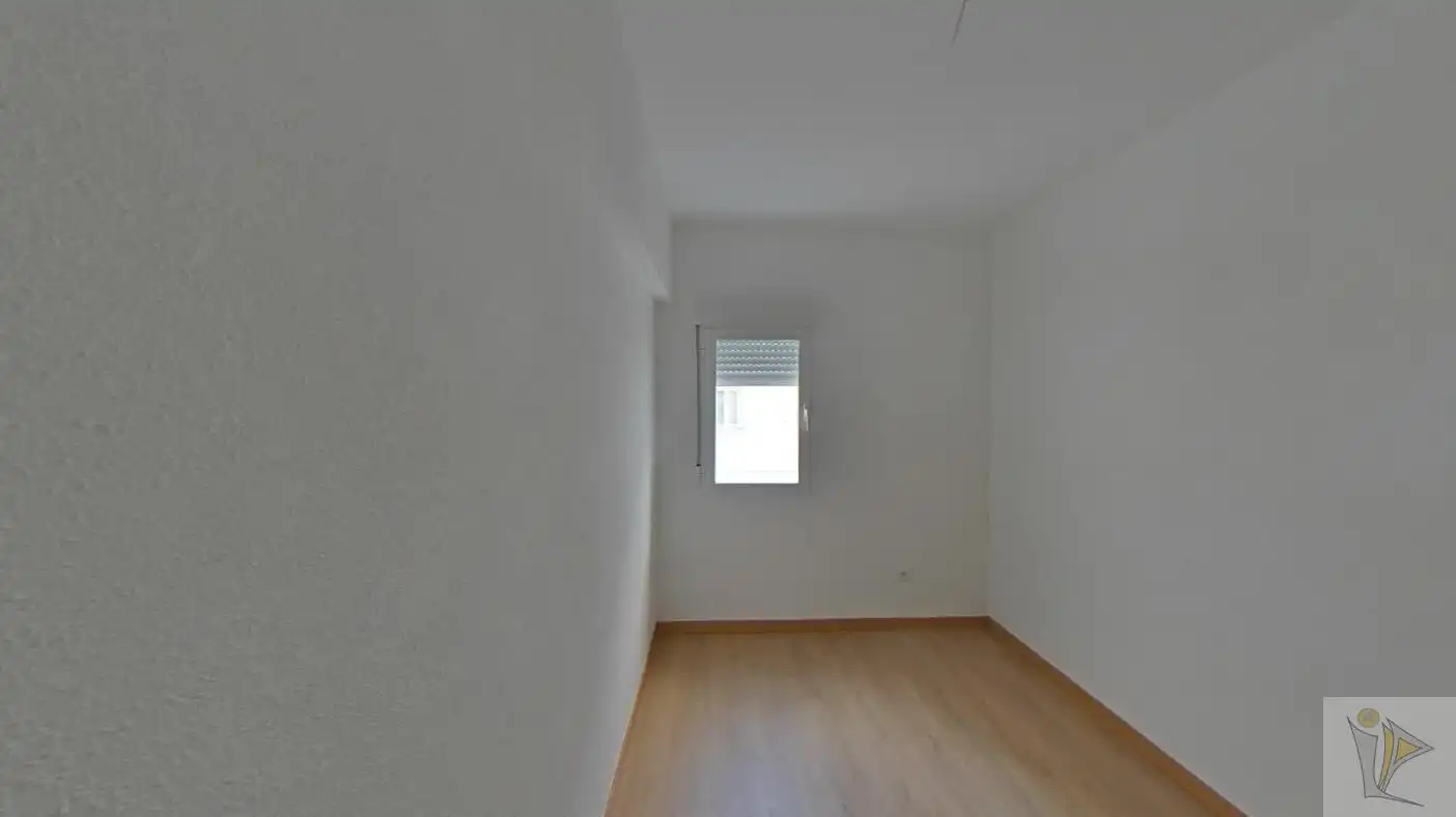 Piso en venta en CL LA BAÑEZA , Sudeste Industrial