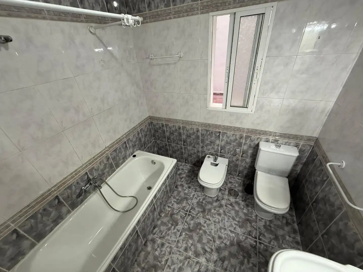 Bathroom of Flat for rent in Cáceres  with Heating, Furnished and Balcony