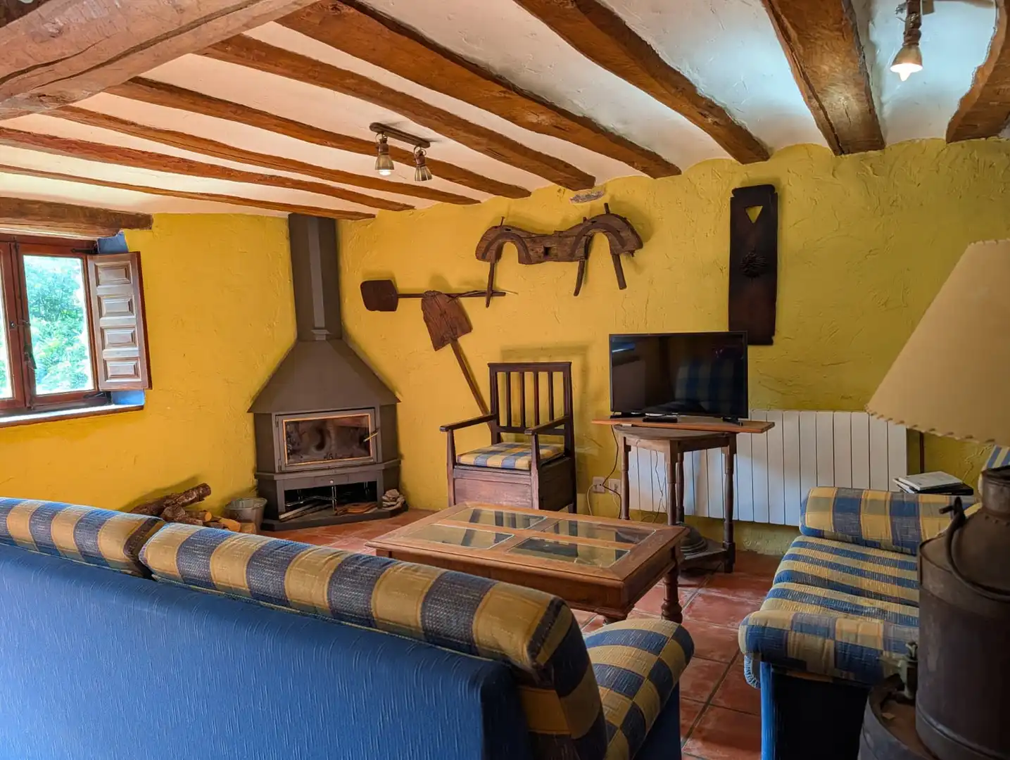 Sala d'estar de Casa o xalet en venda en Ezcaray amb Calefacció, Jardí privat i Moblat