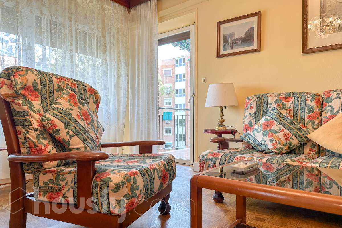 Living room of Flat for sale in  Madrid Capital  with Air Conditioner, Heating and Parquet flooring