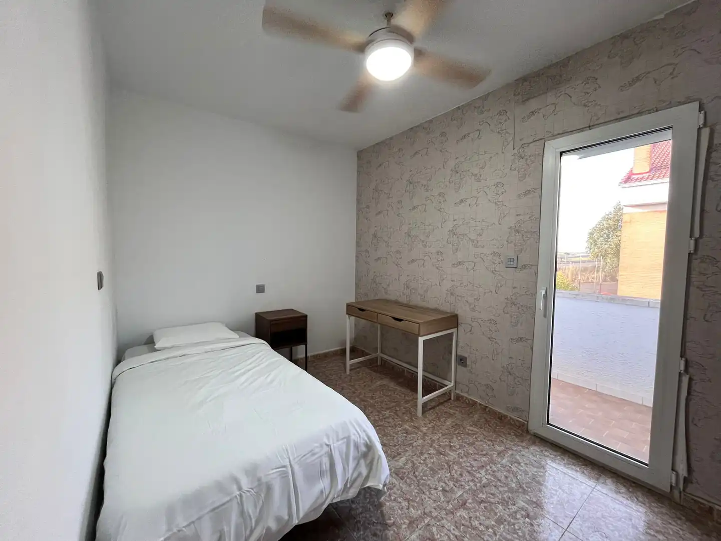 Dormitori de Casa o xalet de lloguer en Madrid amb Aire condicionat, Moblat i Internet