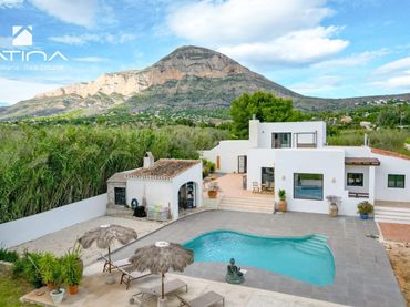 Chalet con balcón en venta en Montgó - Ermita