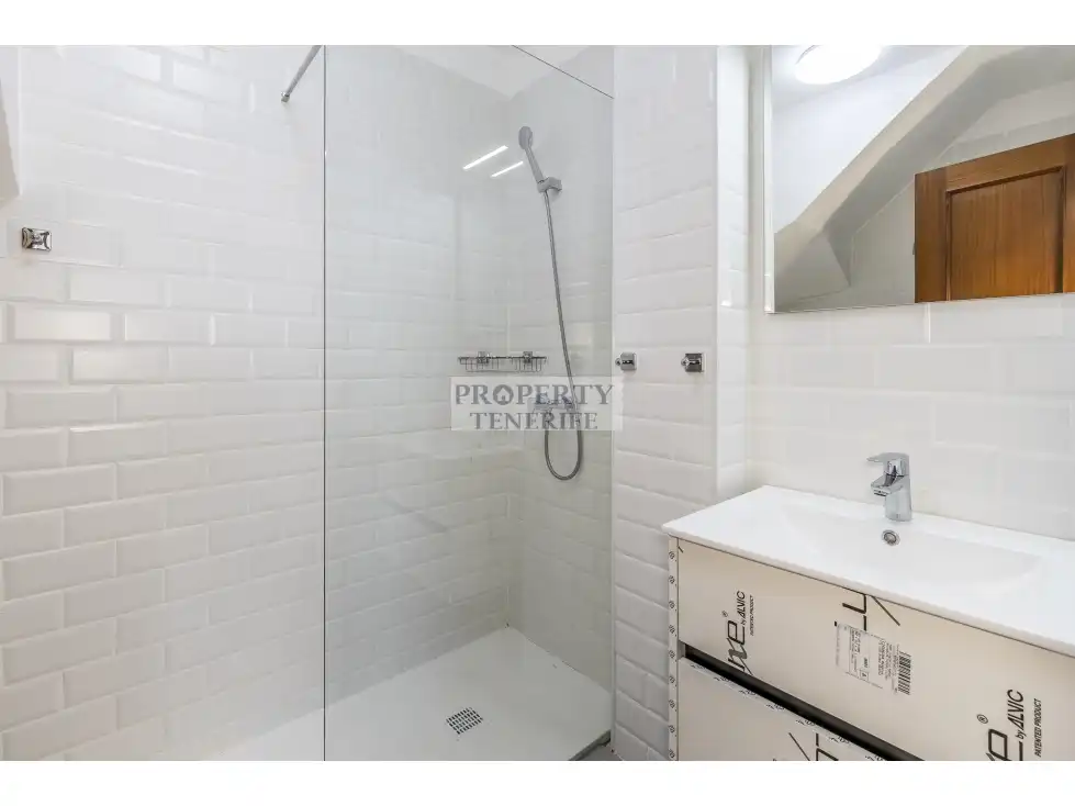 Badezimmer von Wohnung zum Verkauf in Arona mit Terrasse und Schwimmbad