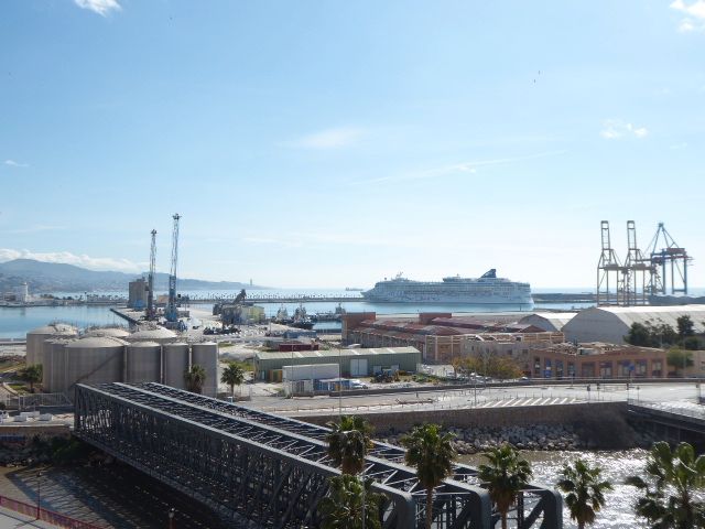 Dormitori de Apartament de lloguer en Málaga Capital amb Aire condicionat, Terrassa i Moblat